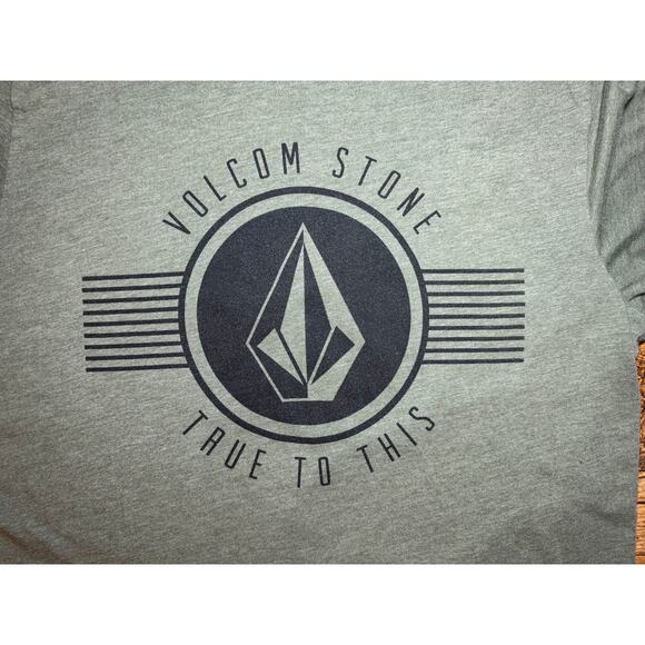 Size L Volcom Stone Green Graphic T-Shirt True To This Logo - Picture 3 of 5